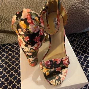 New Cape Robbin floral sandals
